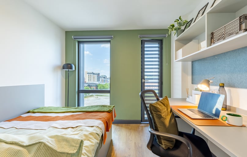 Silver En Suite, Winfield Court, The Island Quarter, Lace Market, Nottingham - Image 1